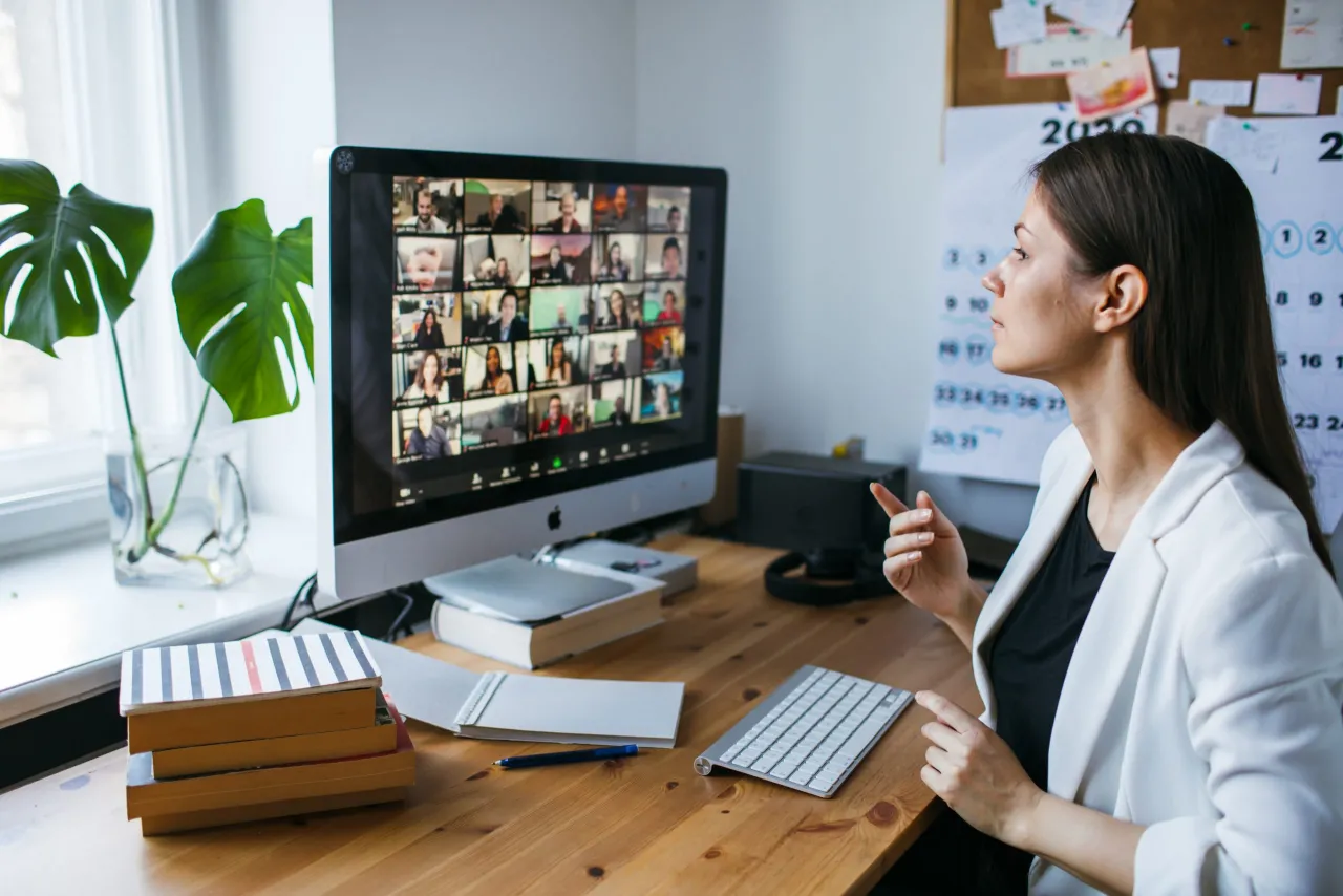 ¿Por qué la mayoría de las empresas y profesionales del Marketing ya solo piensan en la formación online y telepresencial?