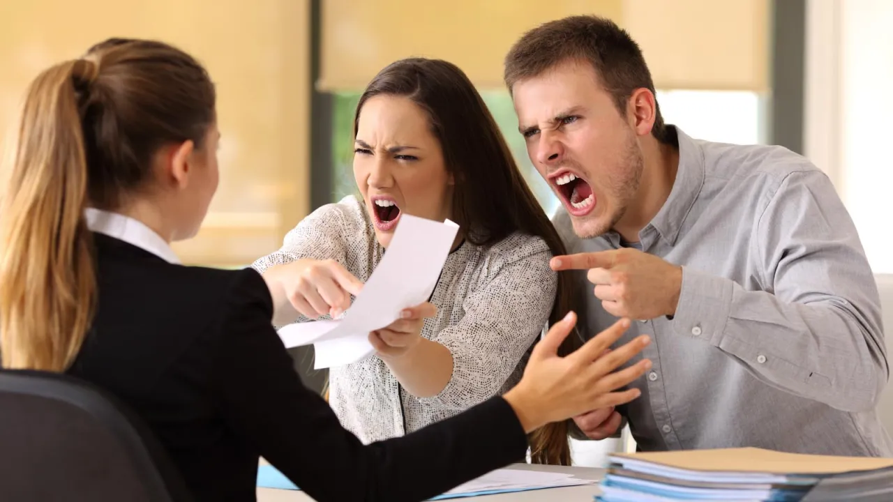 ¿Son los clientes y consumidores demasiado exigentes e intransigentes ante los errores de las empresas y marcas?