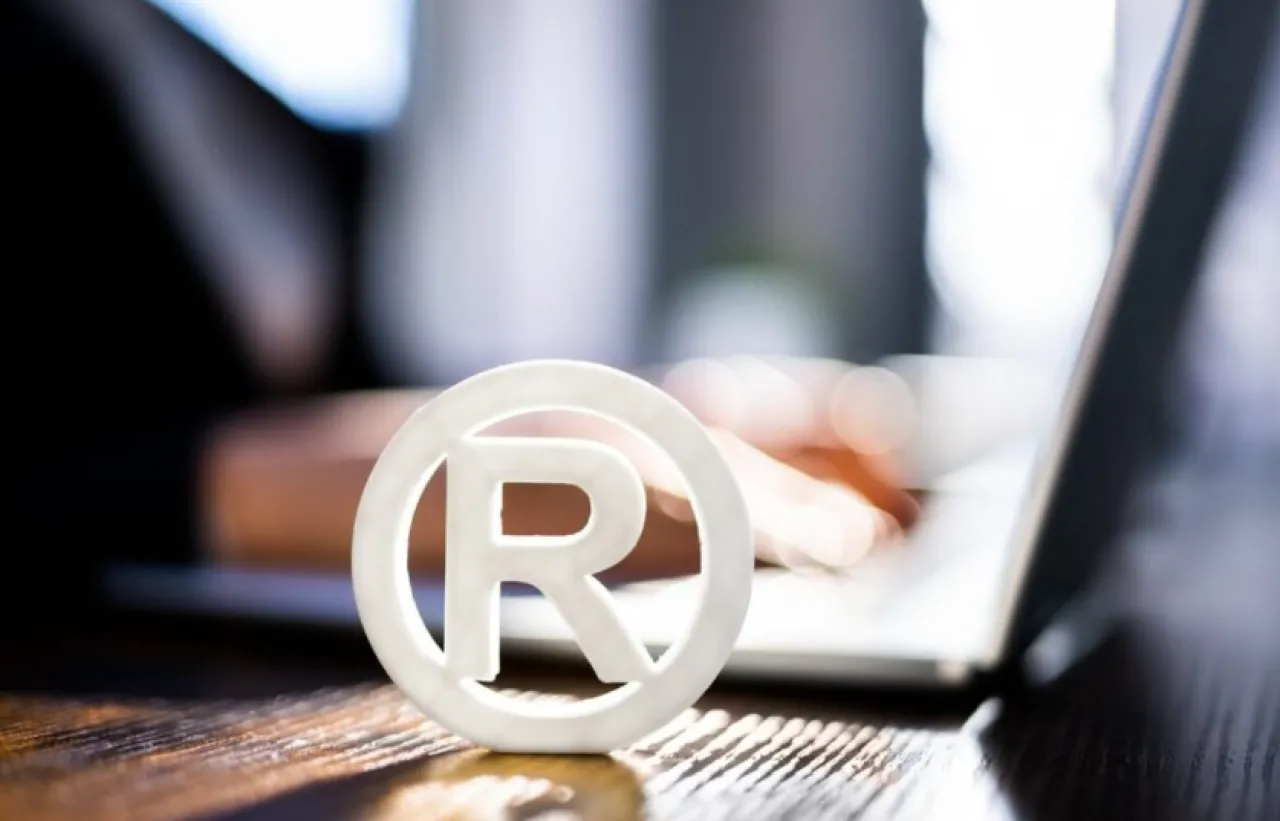 Protegiendo el valor empresarial: La Importancia crítica de registrar Logotipos y Marcas