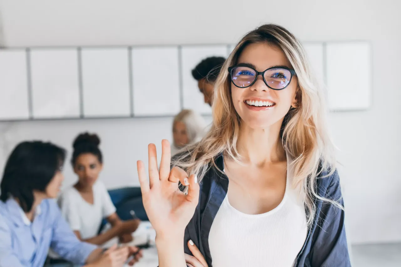 Cómo los empleados pueden ayudar a mejorar la imagen y reputación de las empresas y marcas