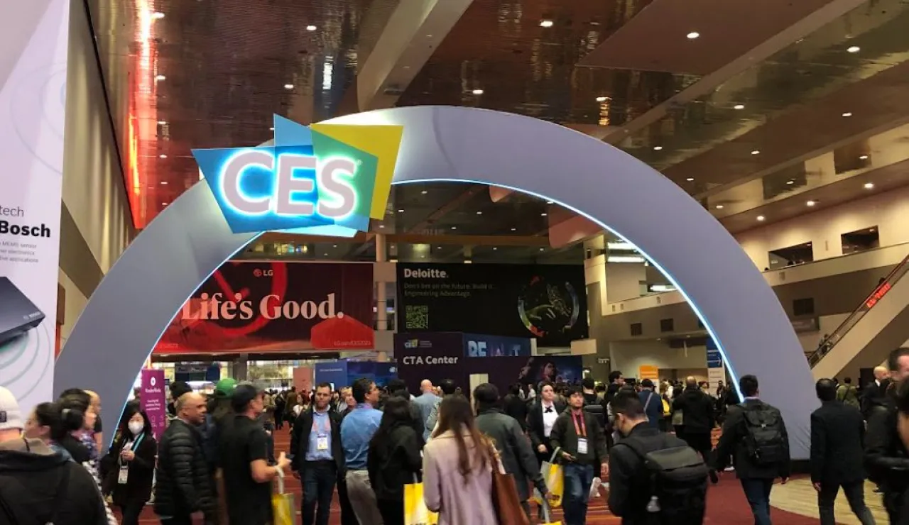 Del Marketing a la Tecnología de Vanguardia: El impacto del CES Las Vegas en la identidad corporativa y el valor de empresas y marcas