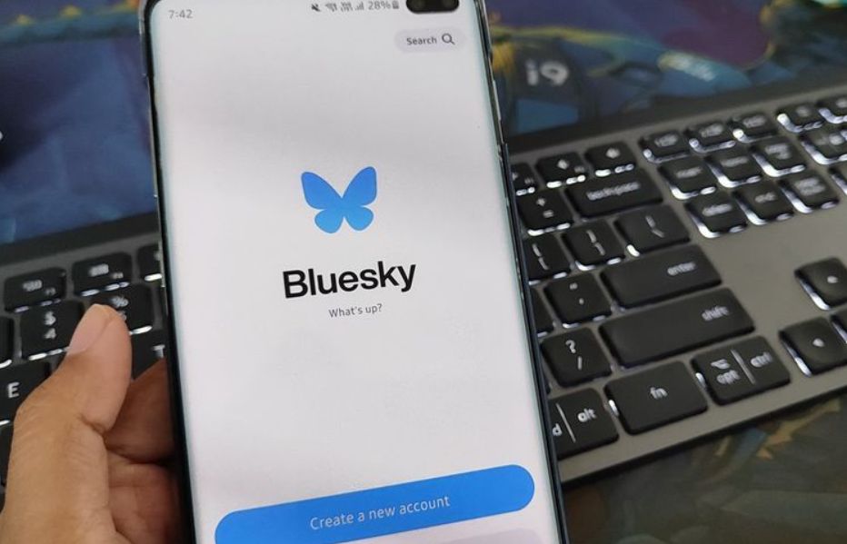 ¿Podría la red social Bluesky convertirse en una amenaza global para X?