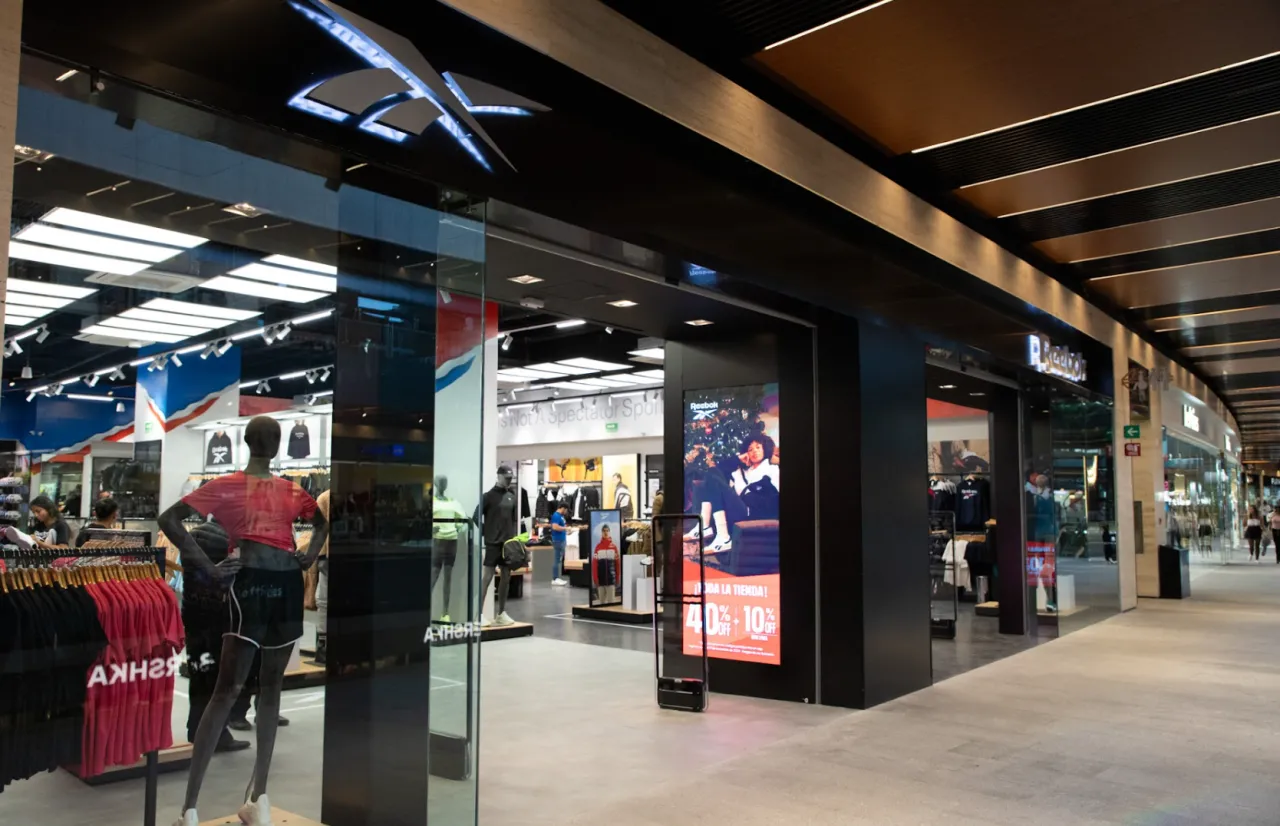 Reebok consolida su crecimiento nacional en 2024 con la nueva apertura de tienda en Parque Tepeyac